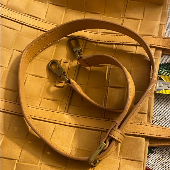 Fossil Carmen Tan Woven Leather Tote Bag with adjustable strap. No hang tag - Picture 14 of 14